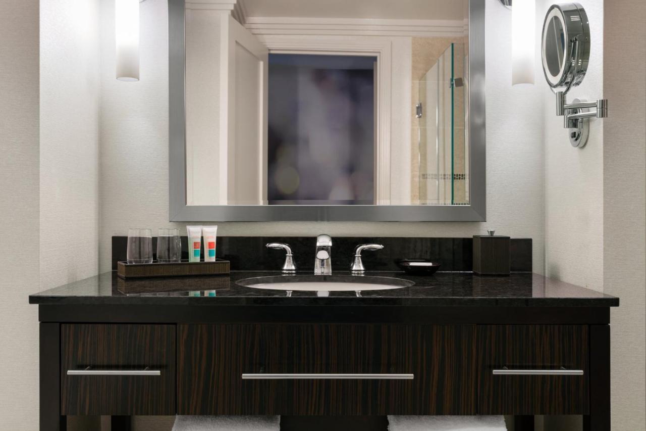 Loews Hotel 4*